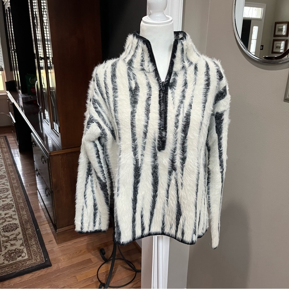 Anthropologie Cindy Eyelash 1/4 zip- size medium